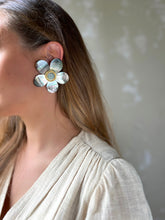 Load image into Gallery viewer, Magnolia