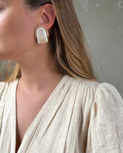 Load image into Gallery viewer, Pyla Ivory