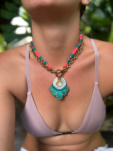 Load image into Gallery viewer, Mariposa Peacock