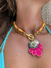 Load image into Gallery viewer, Mariposa Hot Pink