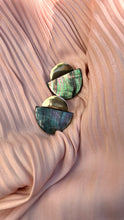 Load image into Gallery viewer, The Manihiki Black Mother of Pearl