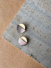 Load image into Gallery viewer, The Manihiki Black Mother of Pearl